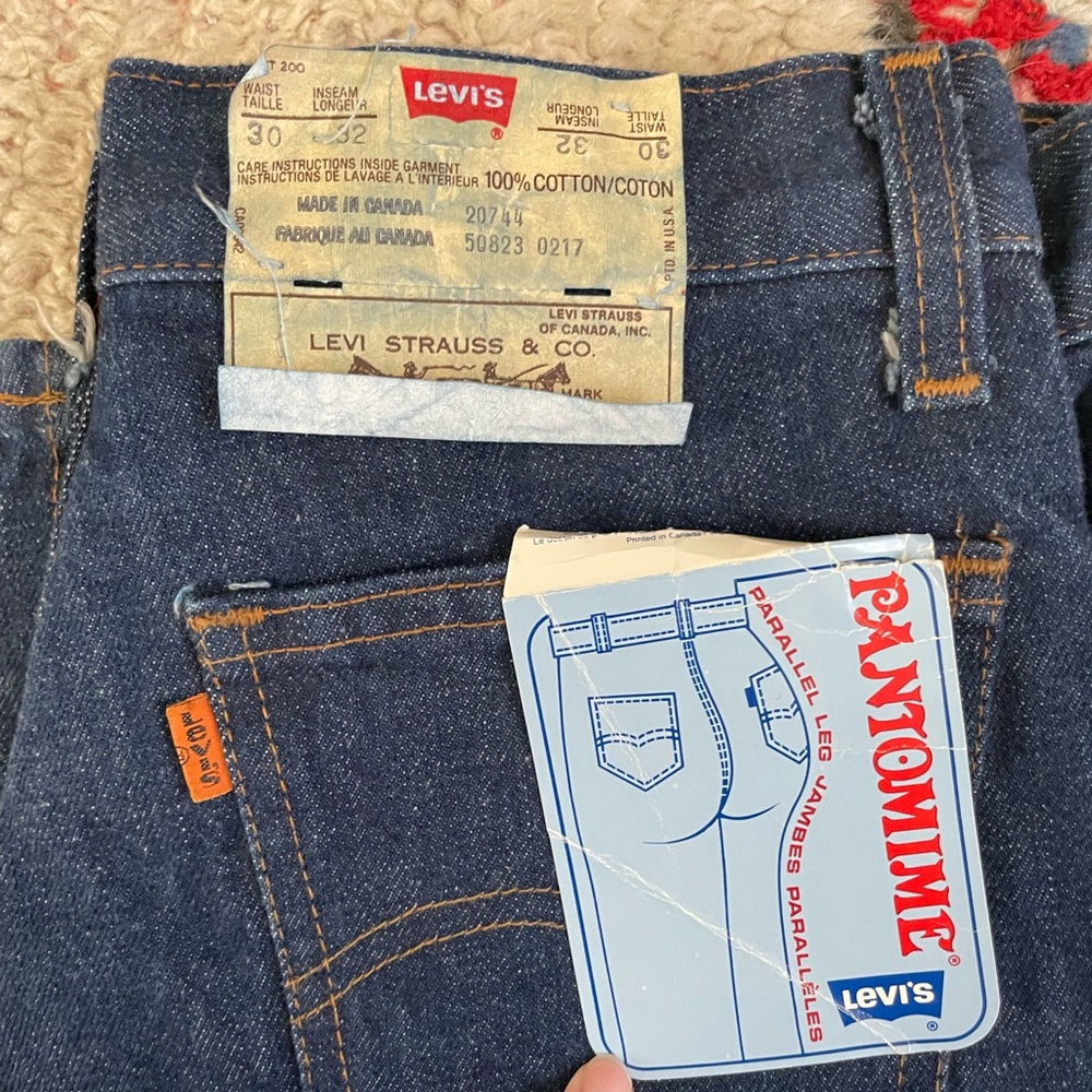 VINTAGE LEVI’S 1970s Bellbottoms Dead Stock - MINT